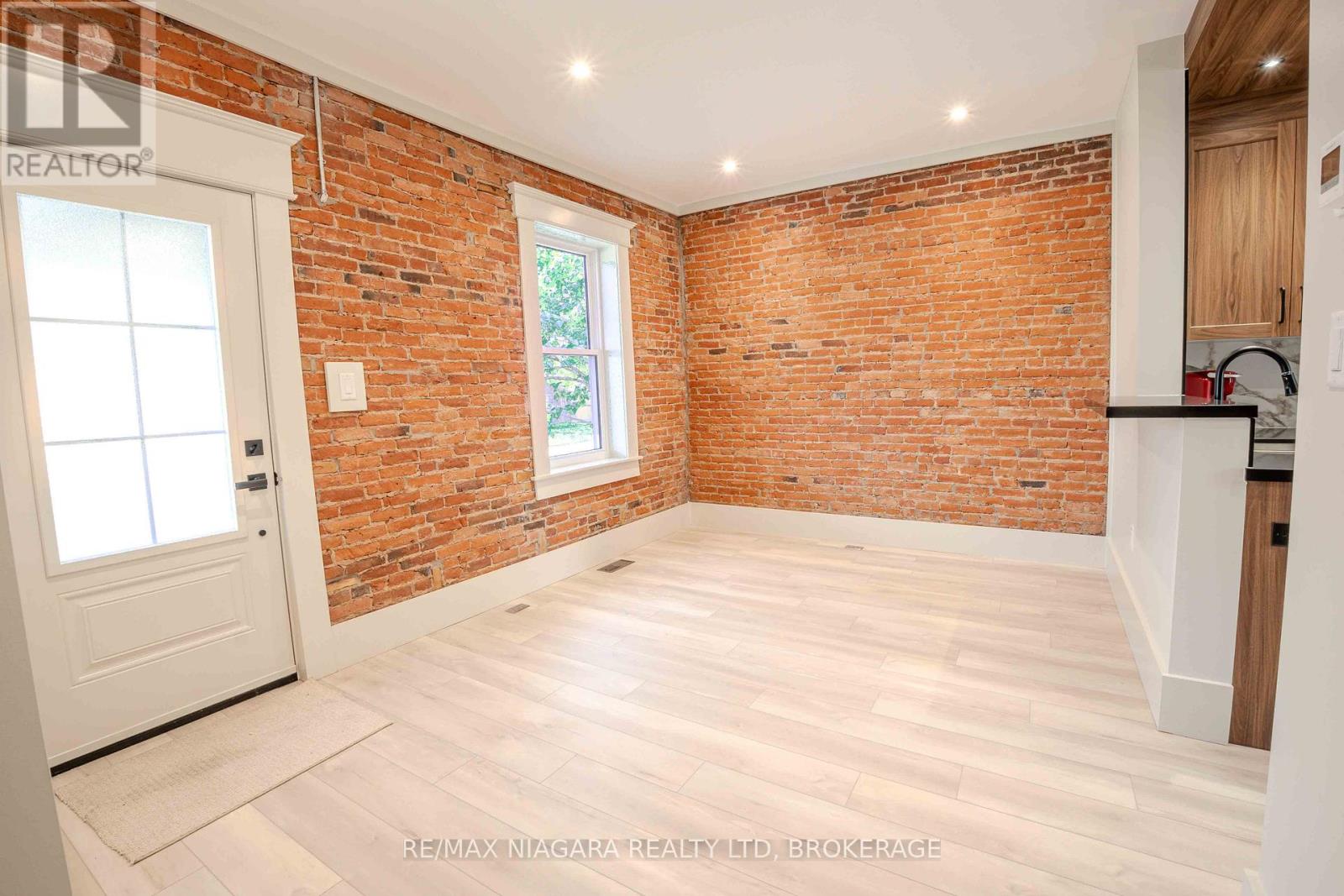 6 Almond Street, St. Catharines, Ontario  L2T 1E7 - Photo 4 - X12569372