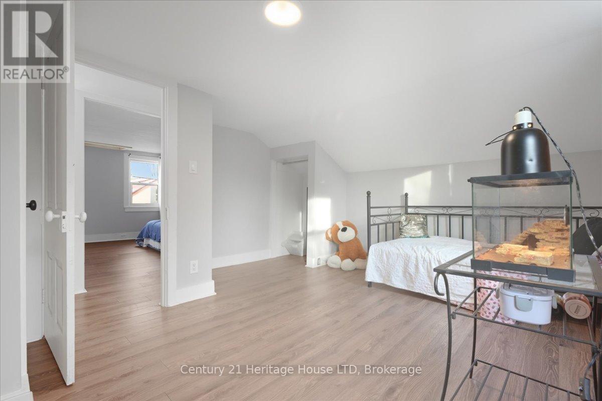 4 Cross Street, St. Catharines, Ontario  L2R 2W5 - Photo 17 - X12569548