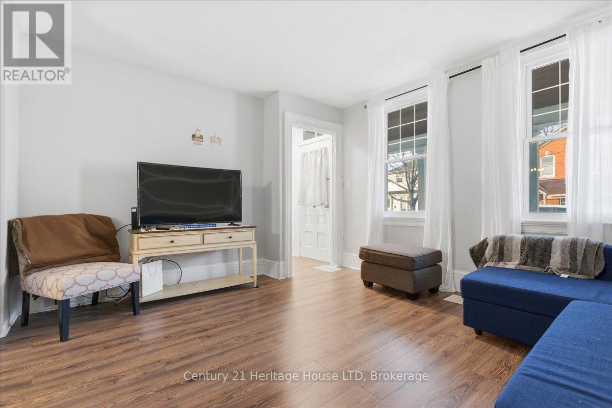 4 Cross Street, St. Catharines, Ontario  L2R 2W5 - Photo 3 - X12569548