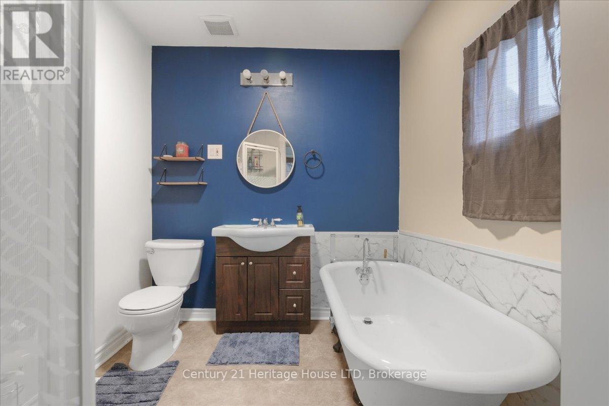 4 Cross Street, St. Catharines, Ontario  L2R 2W5 - Photo 9 - X12569548