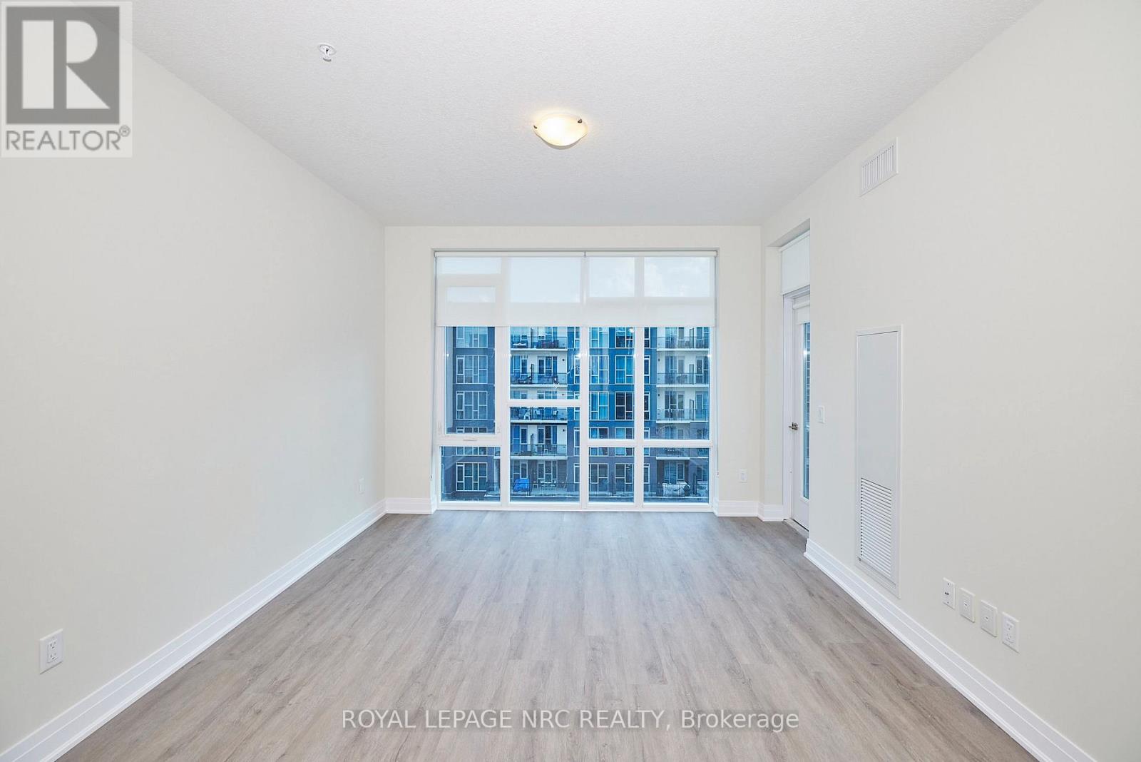 545 - 16 Concord Place, Grimsby, Ontario  L3M 0G7 - Photo 12 - X12570274