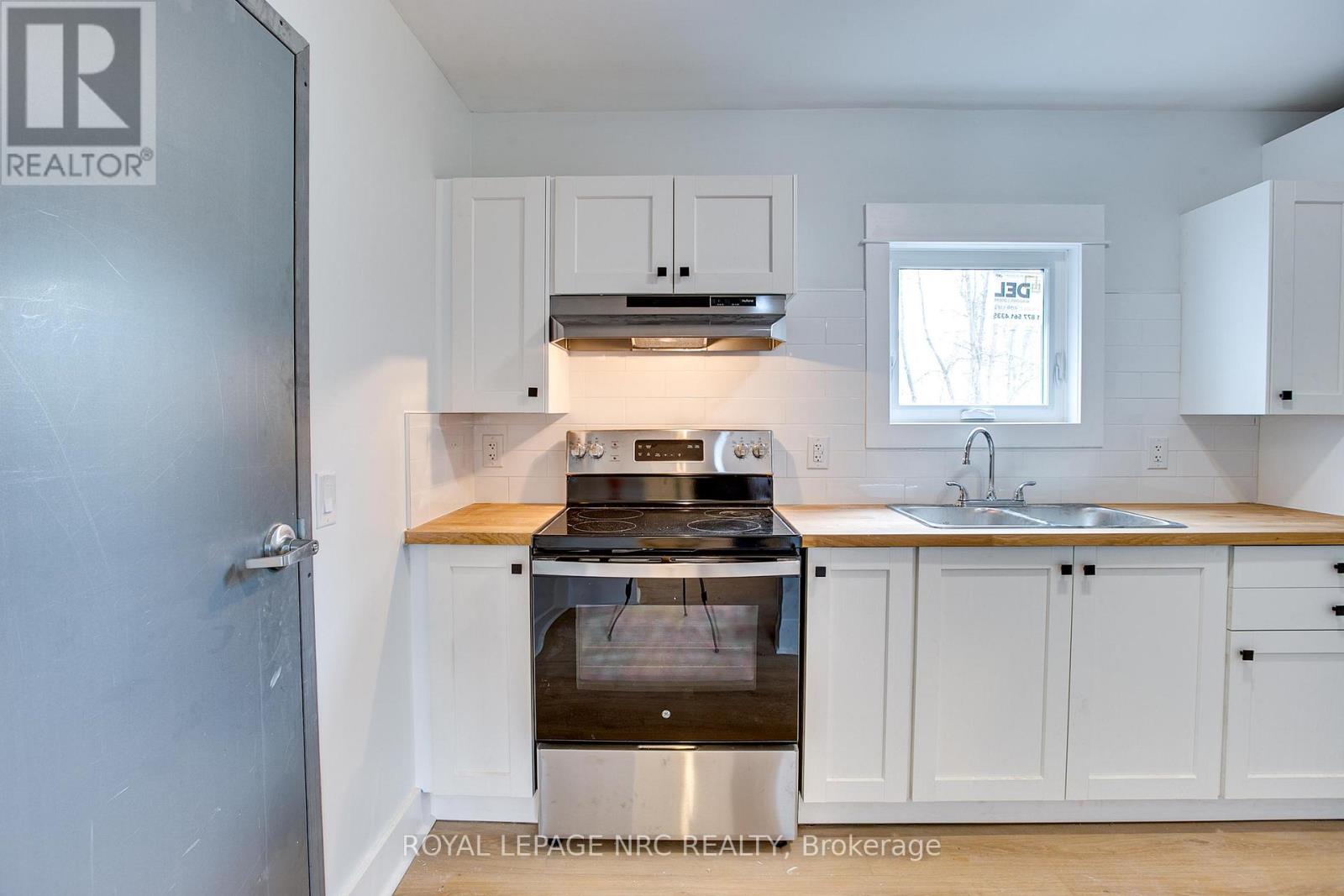 2 - 316 Elmwood Avenue, Fort Erie, Ontario  L0S 1B0 - Photo 2 - X12573846