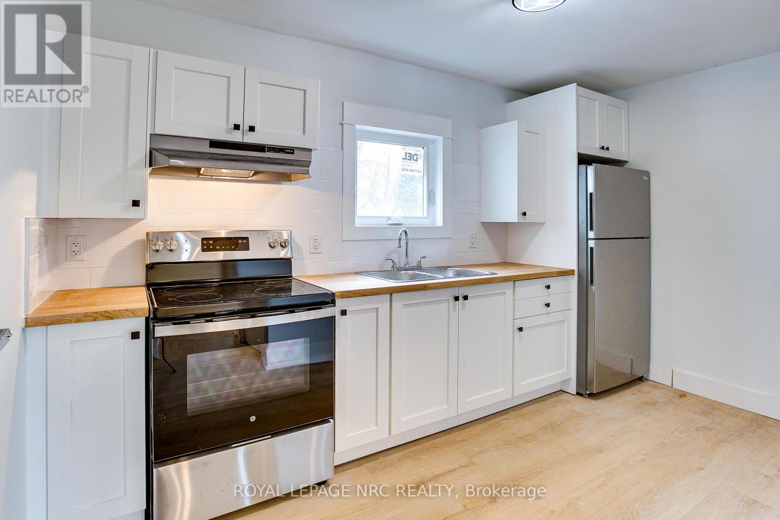 2 - 316 Elmwood Avenue, Fort Erie, Ontario  L0S 1B0 - Photo 3 - X12573846