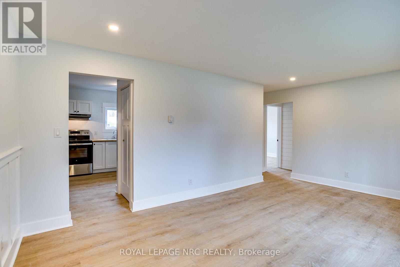 2 - 316 Elmwood Avenue, Fort Erie, Ontario  L0S 1B0 - Photo 5 - X12573846