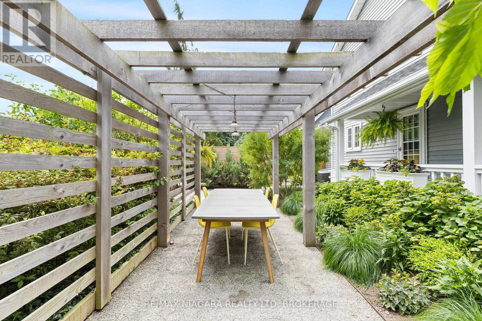 202 Anne Street, Niagara-On-The-Lake, Ontario  L0S 1J0 - Photo 6 - X12575482