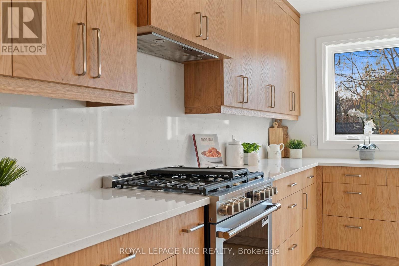 118 Glenwood Avenue, St. Catharines, Ontario  L2R 4C7 - Photo 12 - X12576028