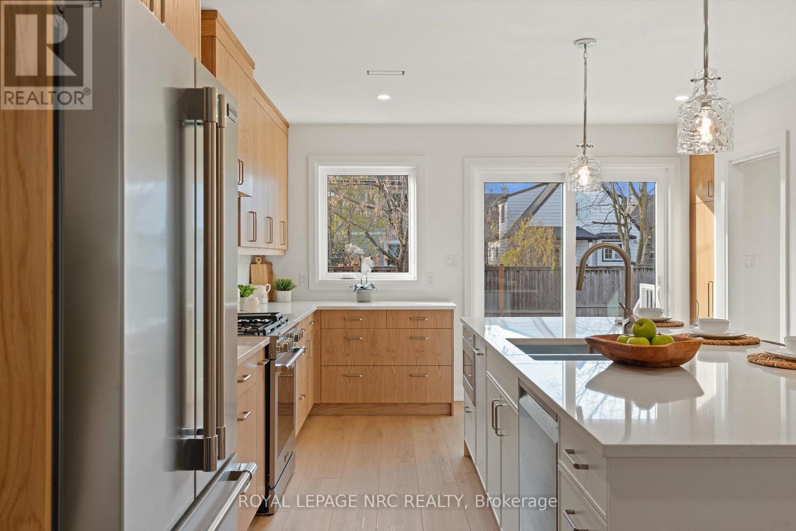 118 Glenwood Avenue, St. Catharines, Ontario  L2R 4C7 - Photo 13 - X12576028