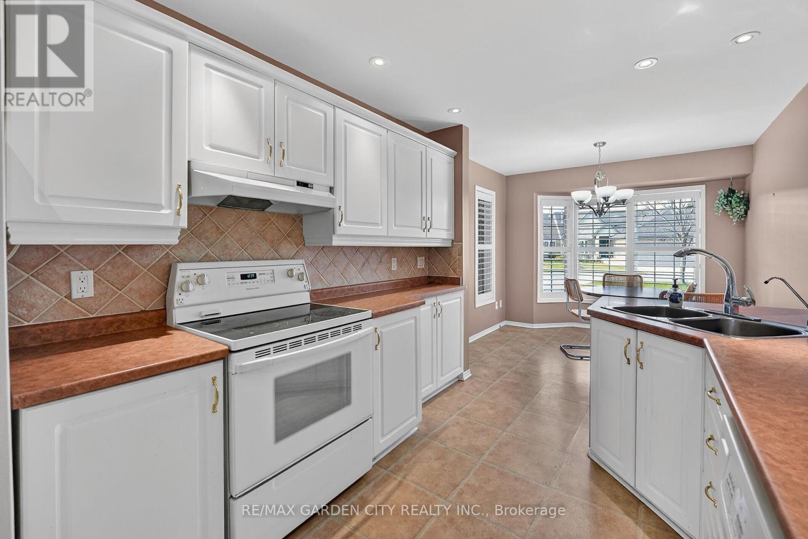 39 - 212 Glen Morris Dr. Drive E, St. Catharines, Ontario  L2T 4C5 - Photo 4 - X12576280