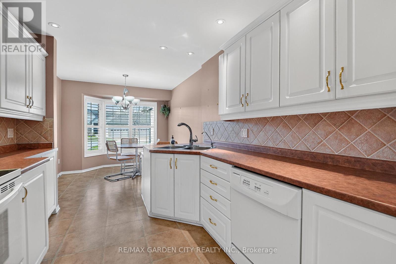 39 - 212 Glen Morris Dr. Drive E, St. Catharines, Ontario  L2T 4C5 - Photo 5 - X12576280