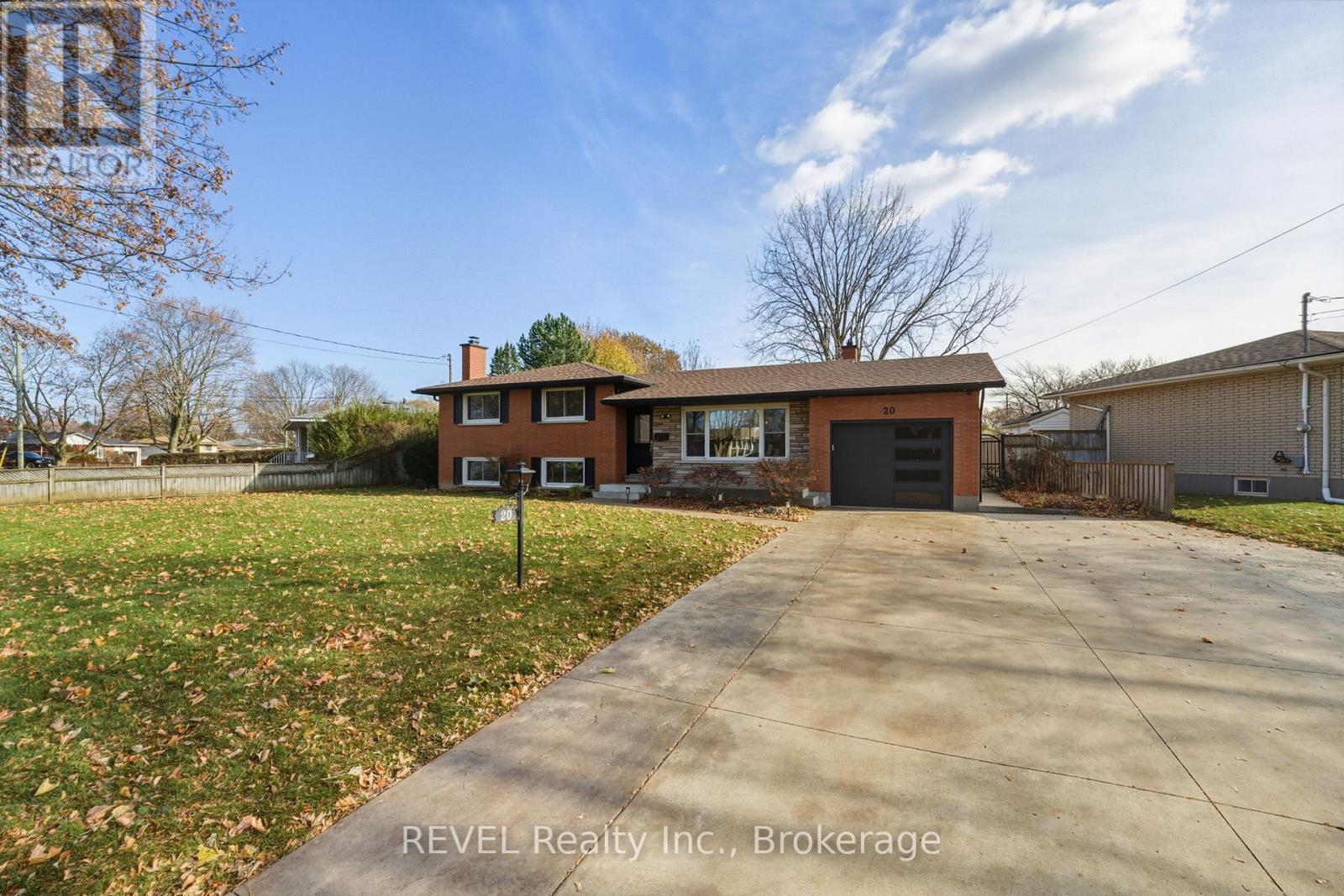 20 Bishops Road, St. Catharines, Ontario  L2M 1T9 - Photo 2 - X12577534