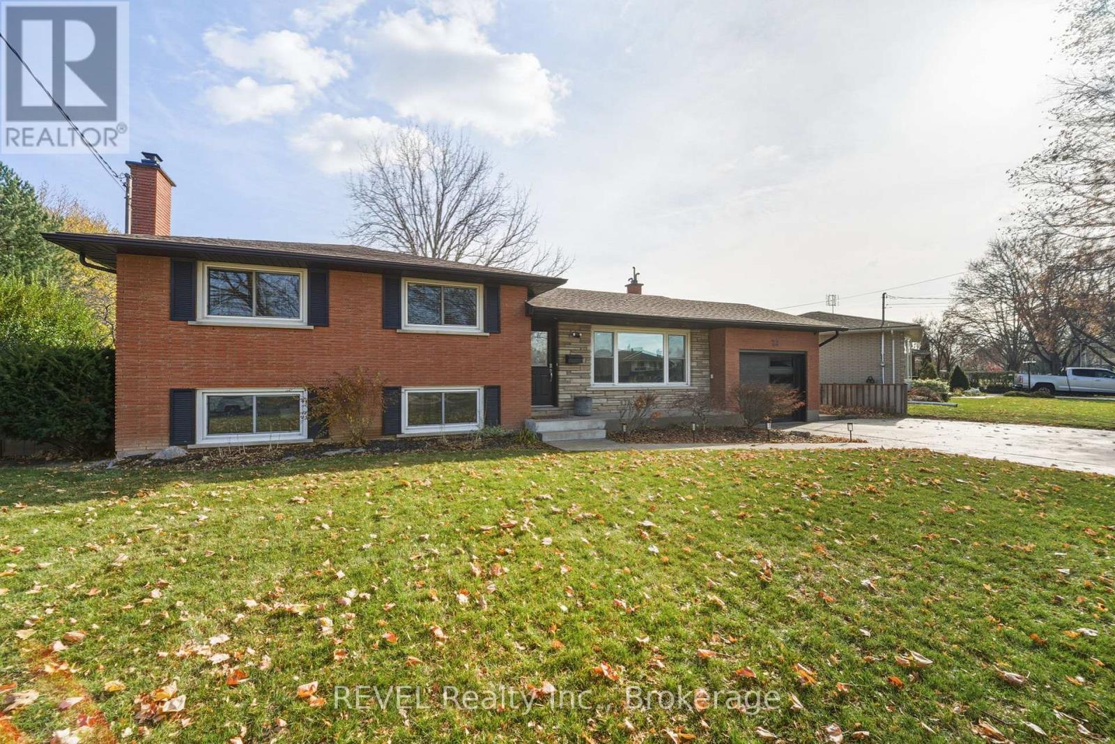 20 Bishops Road, St. Catharines, Ontario  L2M 1T9 - Photo 3 - X12577534