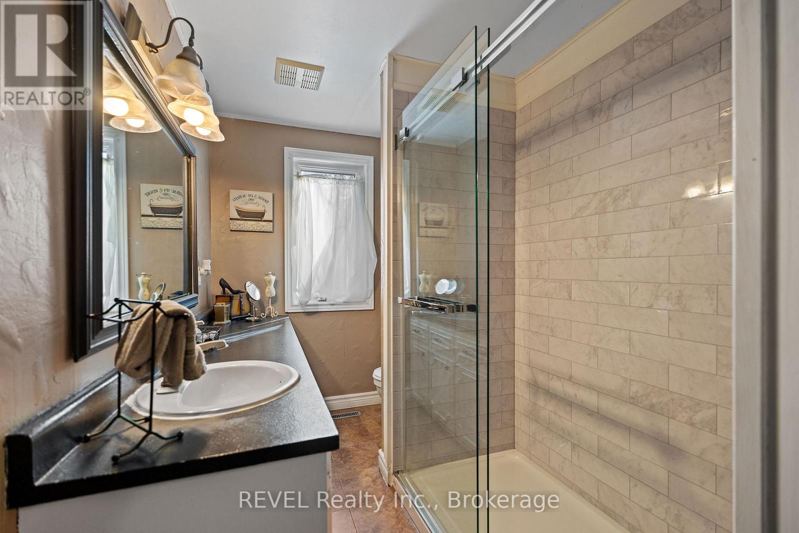 639 Penner Street, Niagara-On-The-Lake, Ontario  L0S 1T0 - Photo 16 - X12577584