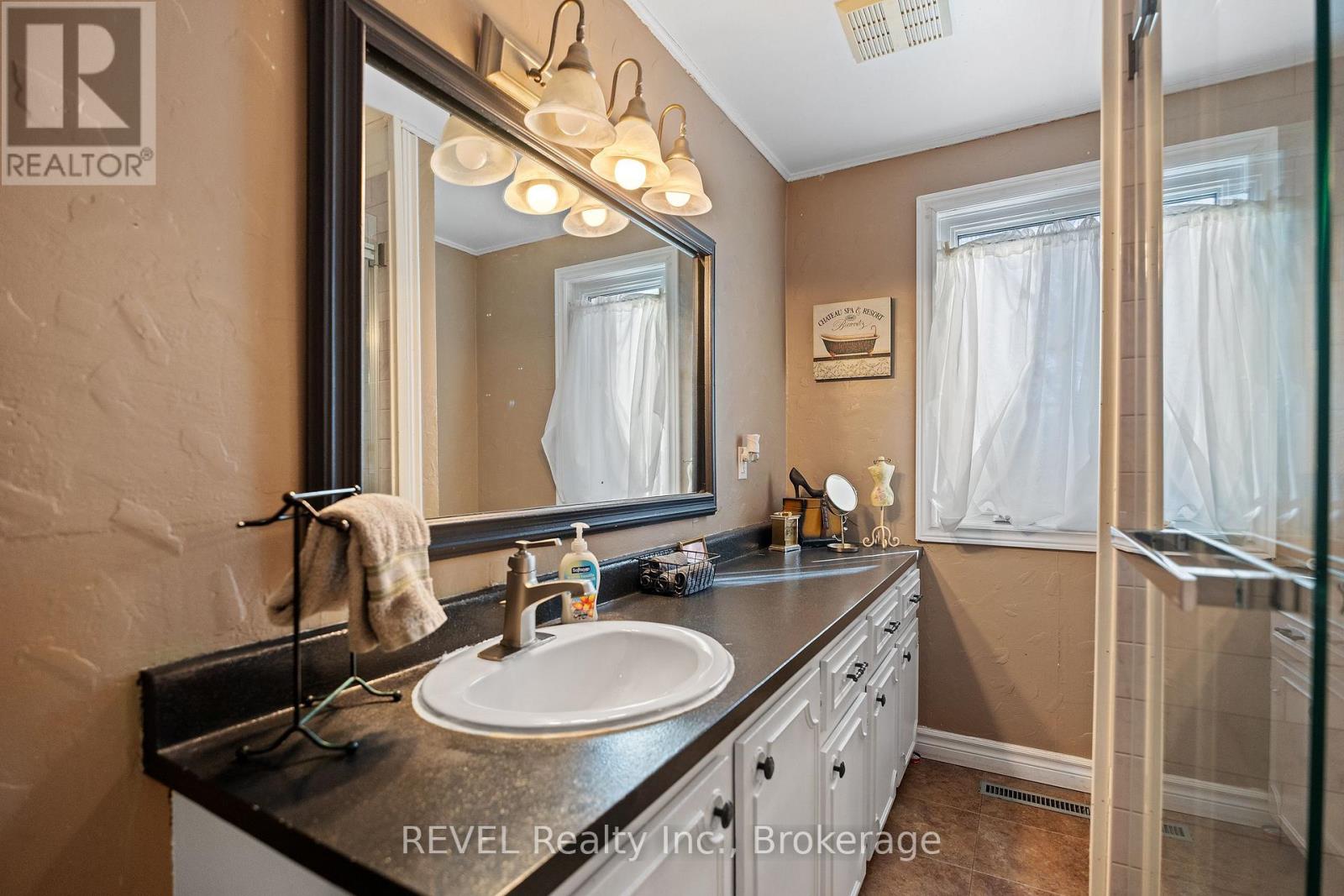 639 Penner Street, Niagara-On-The-Lake, Ontario  L0S 1T0 - Photo 17 - X12577584