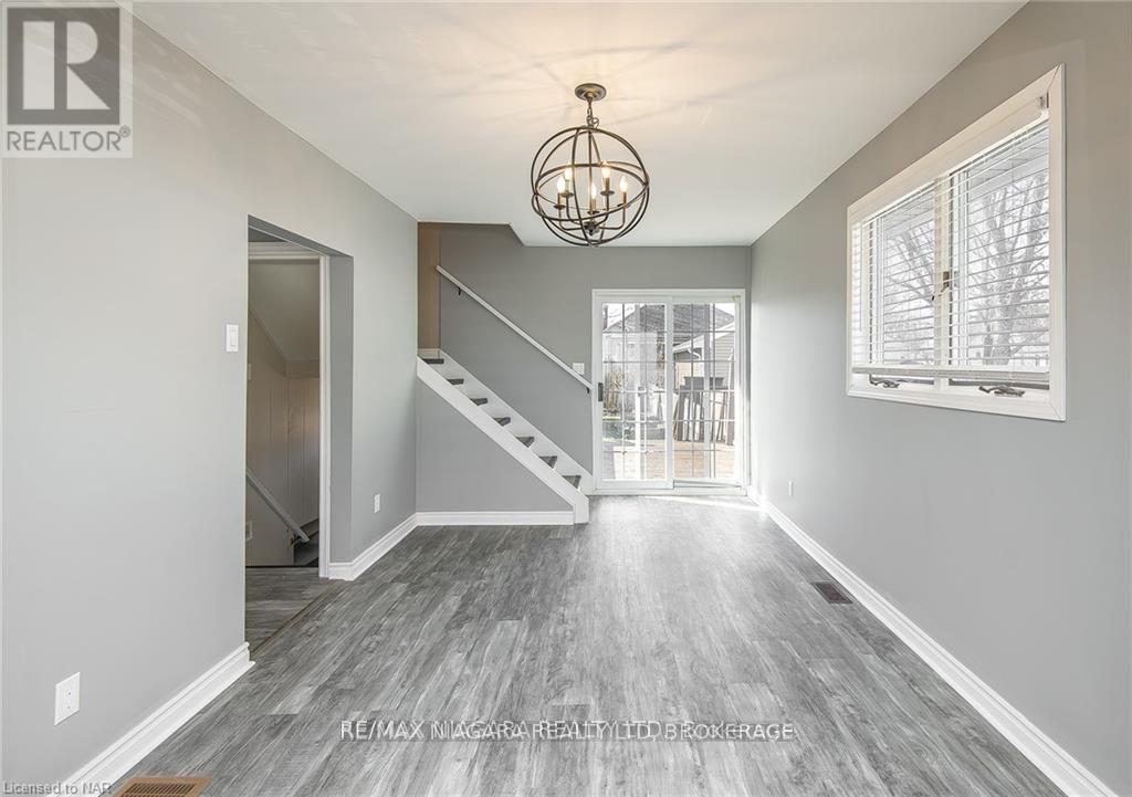 120 Elizabeth Street, Port Colborne, Ontario  L3K 2B9 - Photo 11 - X12578458