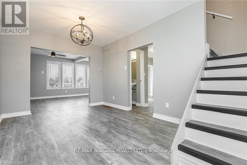 120 Elizabeth Street, Port Colborne, Ontario  L3K 2B9 - Photo 12 - X12578458