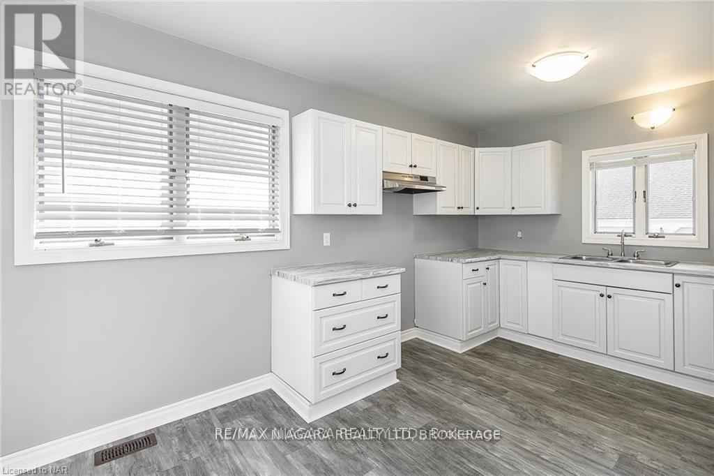 120 Elizabeth Street, Port Colborne, Ontario  L3K 2B9 - Photo 13 - X12578458