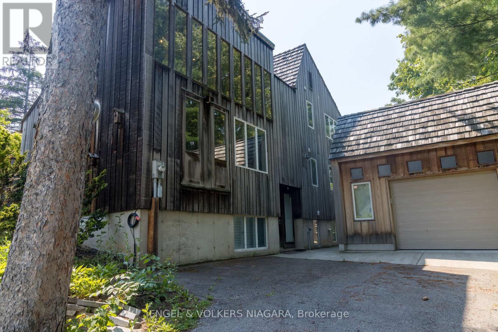 89 Byron Street, Niagara-On-The-Lake, Ontario  L0S 1J0 - Photo 2 - X12579212