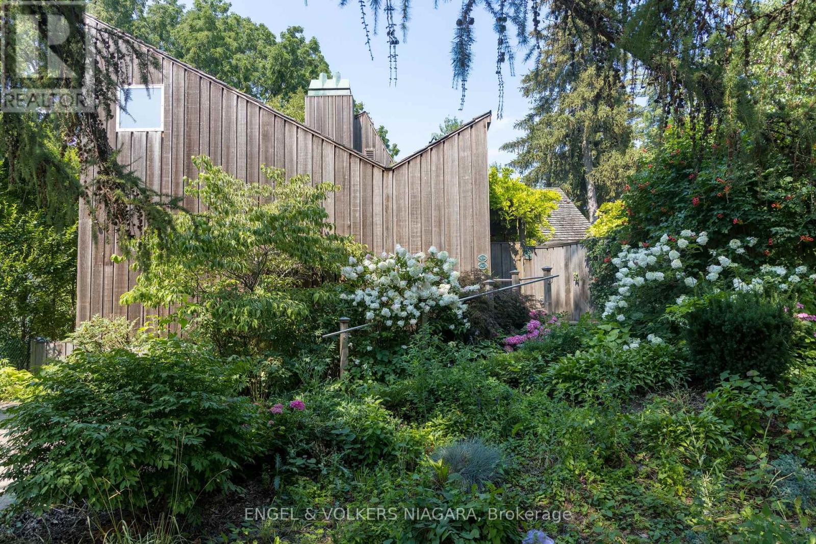 89 Byron Street, Niagara-On-The-Lake, Ontario  L0S 1J0 - Photo 4 - X12579212