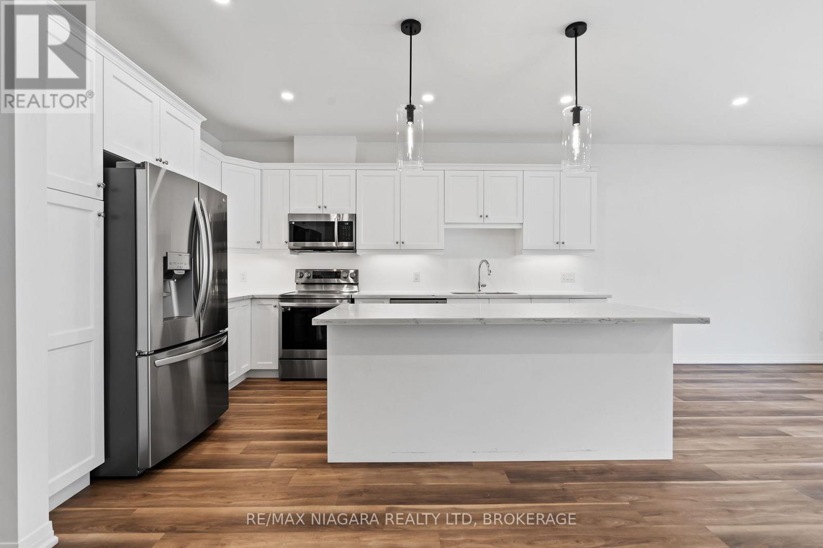 11 - 300 Richmond Street, Thorold, Ontario  L2V 0L6 - Photo 10 - X12579606