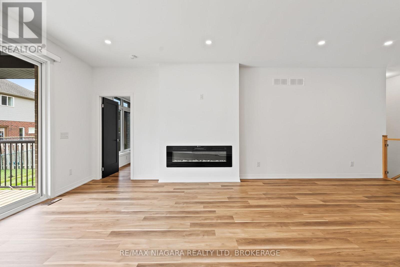 11 - 300 Richmond Street, Thorold, Ontario  L2V 0L6 - Photo 11 - X12579606