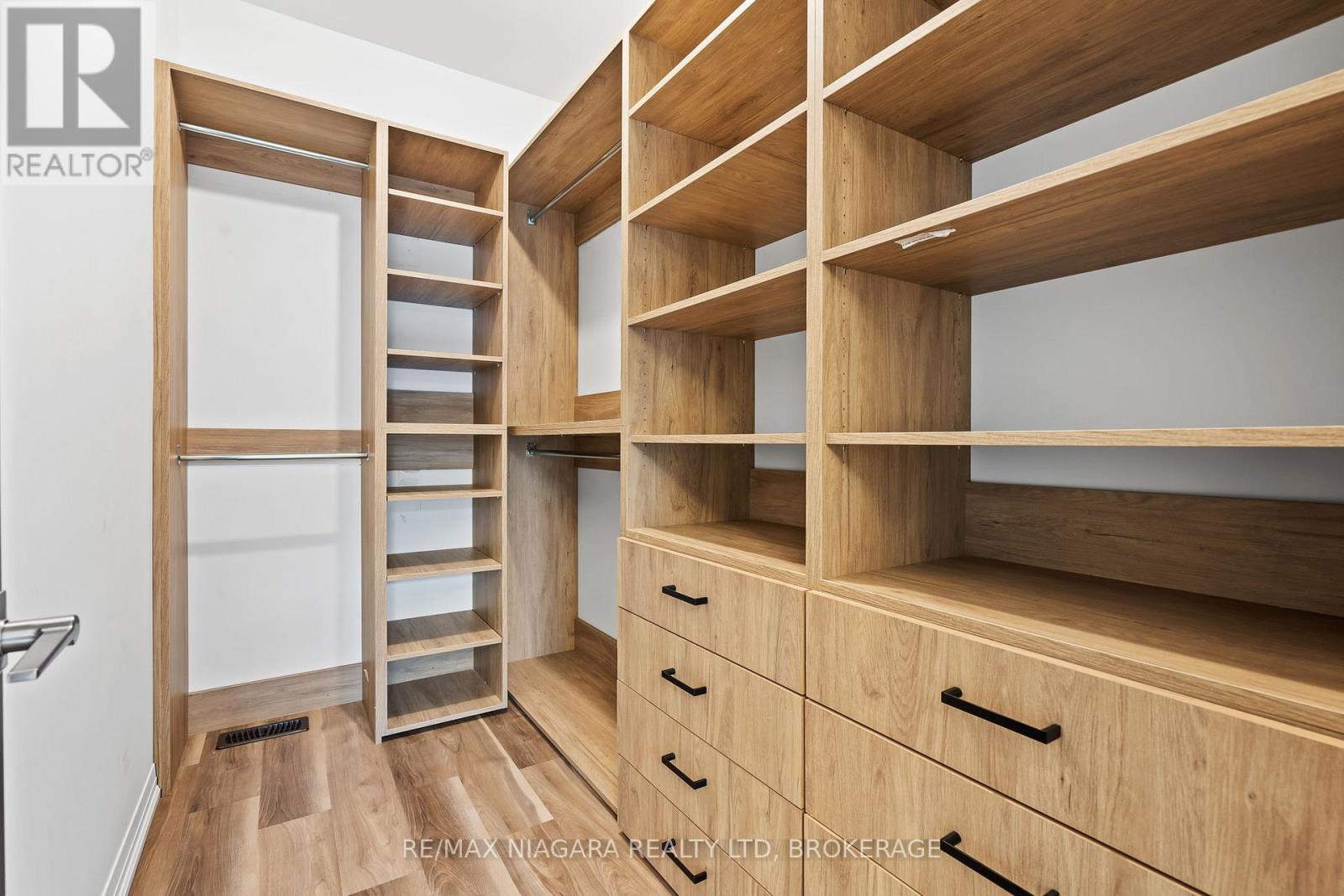 11 - 300 Richmond Street, Thorold, Ontario  L2V 0L6 - Photo 15 - X12579606