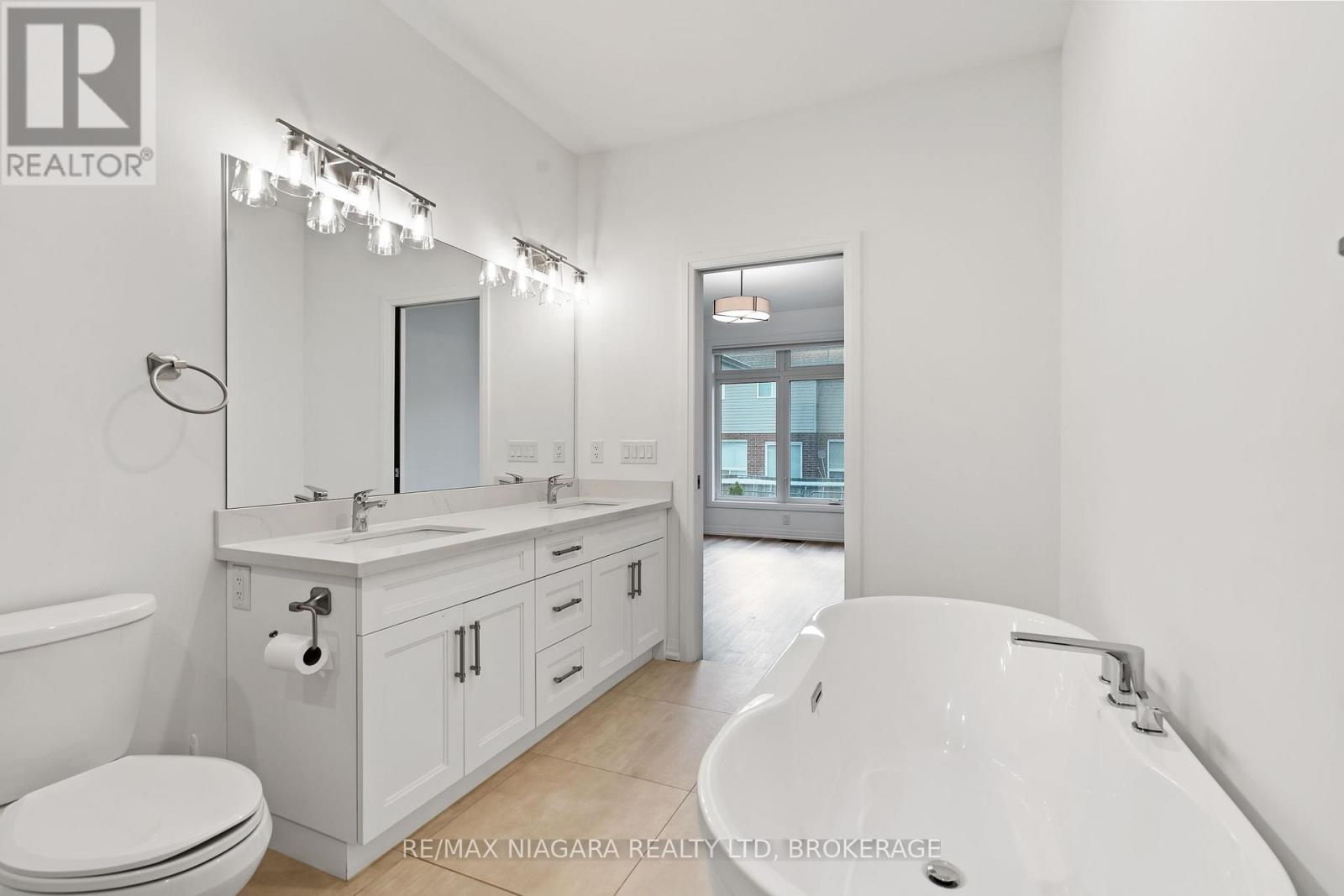 11 - 300 Richmond Street, Thorold, Ontario  L2V 0L6 - Photo 17 - X12579606