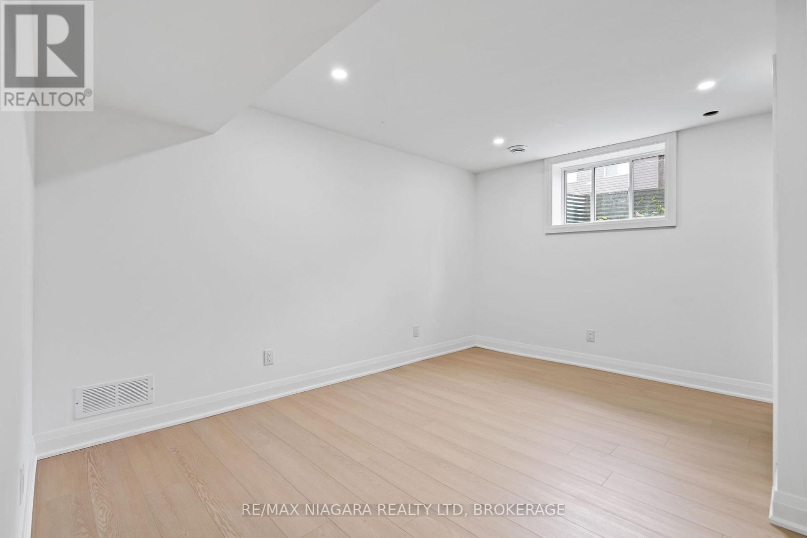 11 - 300 Richmond Street, Thorold, Ontario  L2V 0L6 - Photo 21 - X12579606