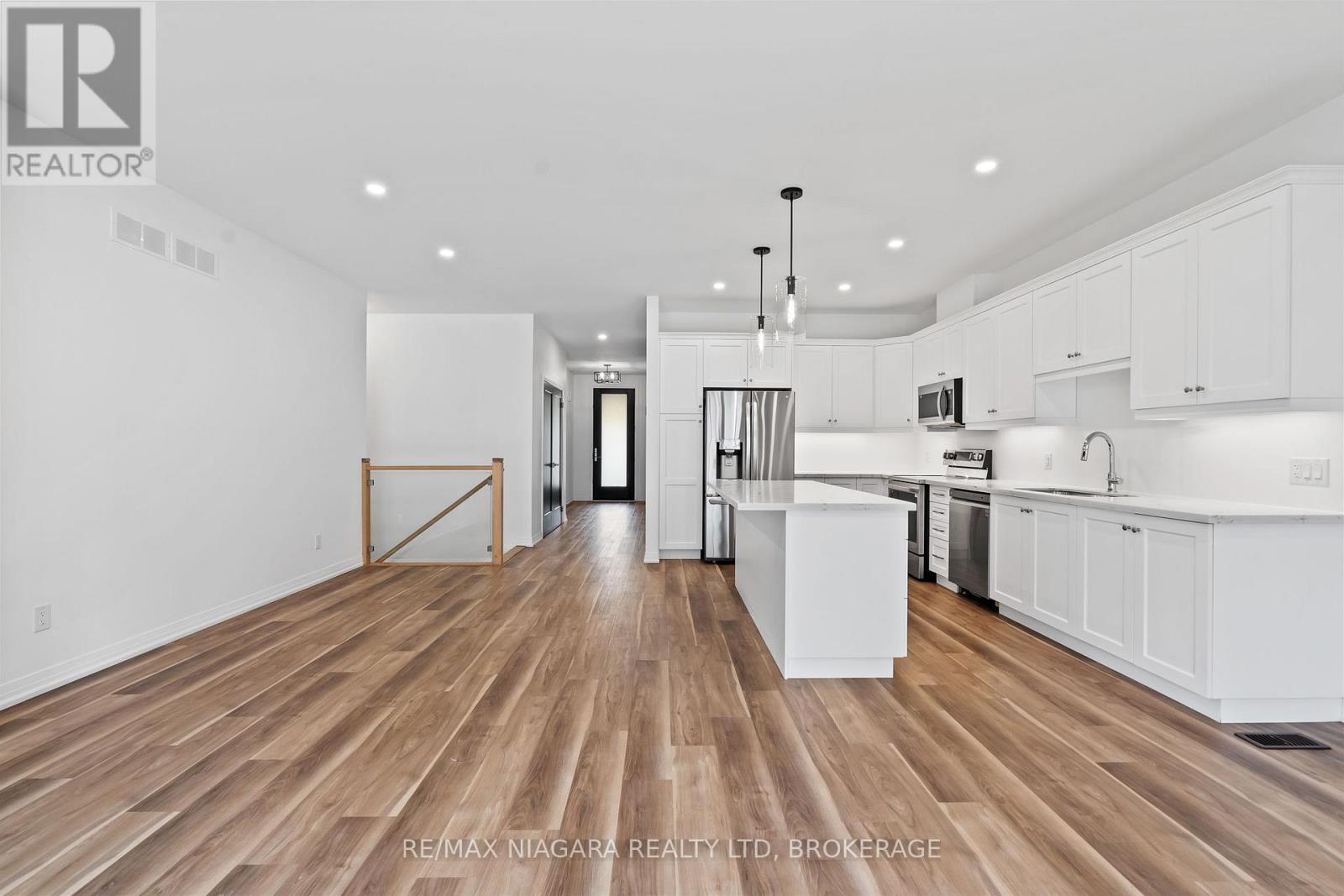 11 - 300 Richmond Street, Thorold, Ontario  L2V 0L6 - Photo 4 - X12579606