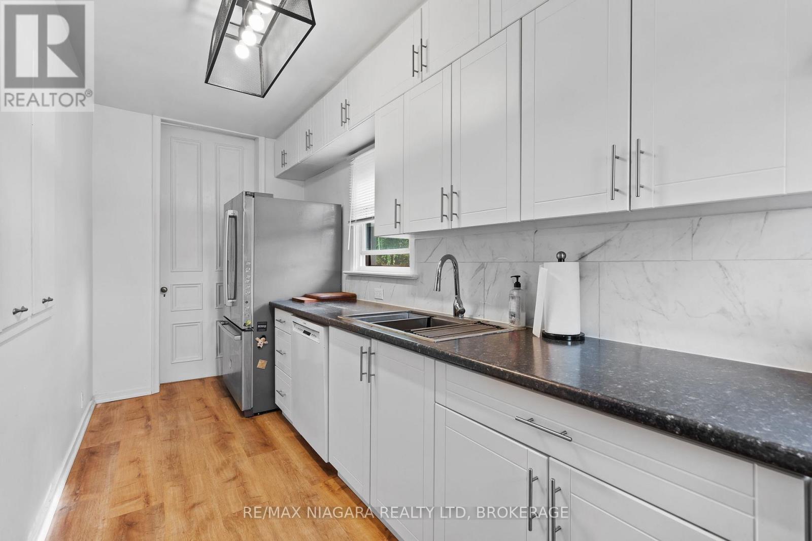 5368 Menzie Street, Niagara Falls, Ontario  L2E 2V8 - Photo 11 - X12579776