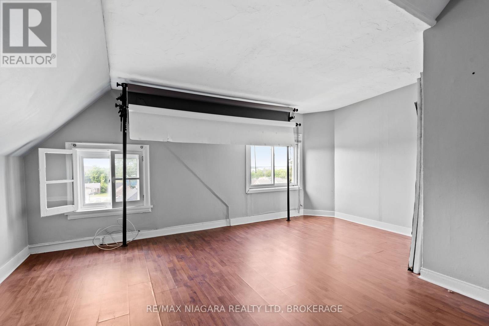 5368 Menzie Street, Niagara Falls, Ontario  L2E 2V8 - Photo 27 - X12579776