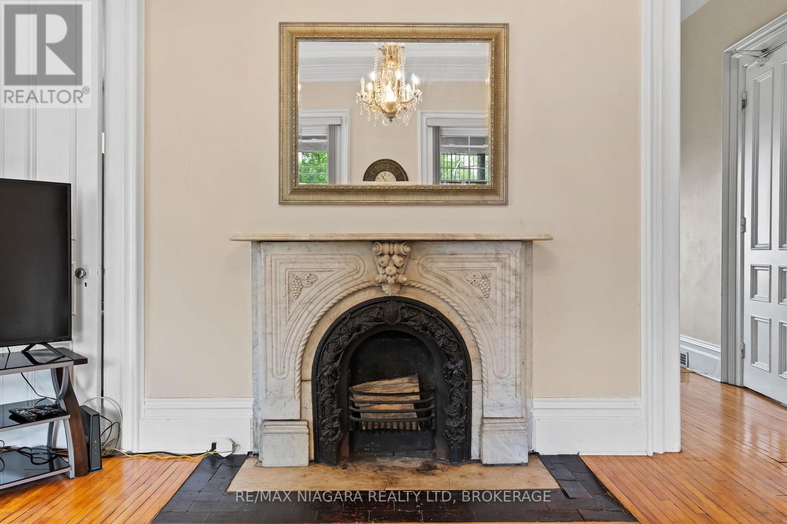 5368 Menzie Street, Niagara Falls, Ontario  L2E 2V8 - Photo 9 - X12579776