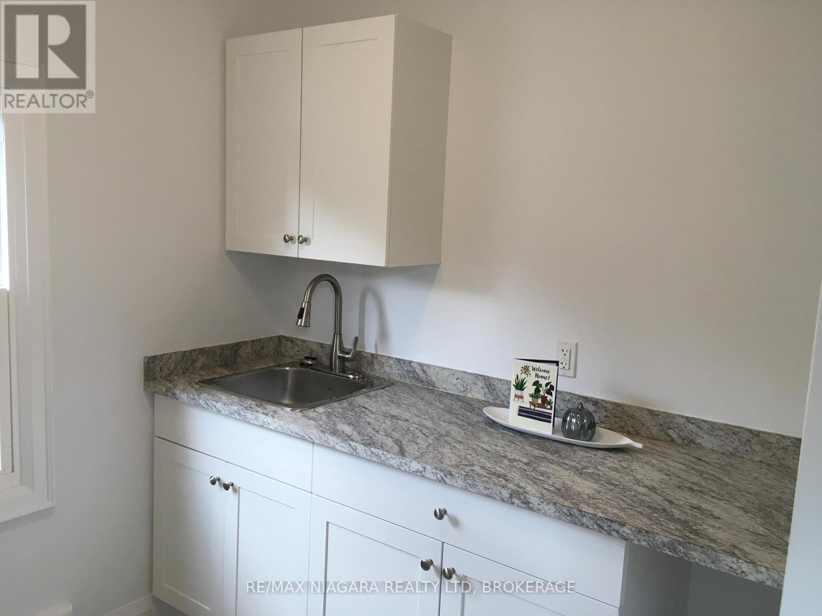 Rear Unit - 163 Welland Avenue, St. Catharines, Ontario  L2R 2N9 - Photo 28 - X12580412