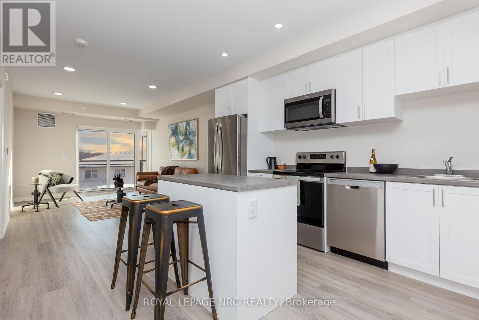 112 - 50 Herrick Avenue, St. Catharines, Ontario  L2P 2T9 - Photo 2 - X12583968