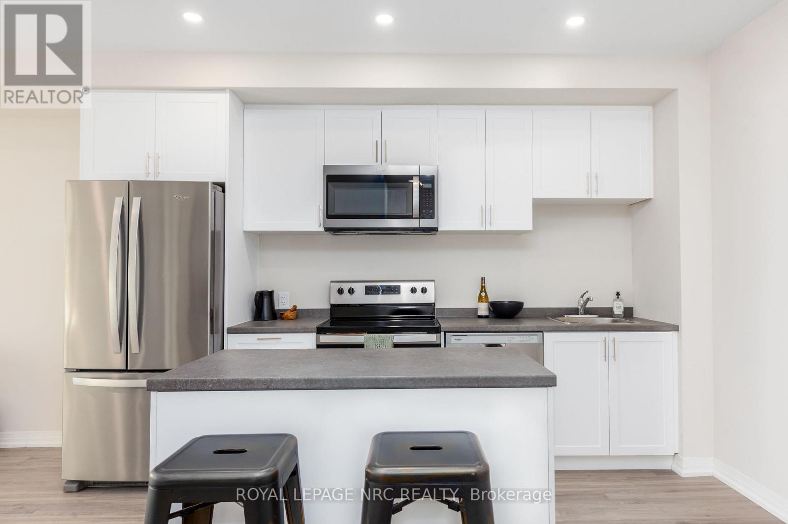 112 - 50 Herrick Avenue, St. Catharines, Ontario  L2P 2T9 - Photo 3 - X12583968