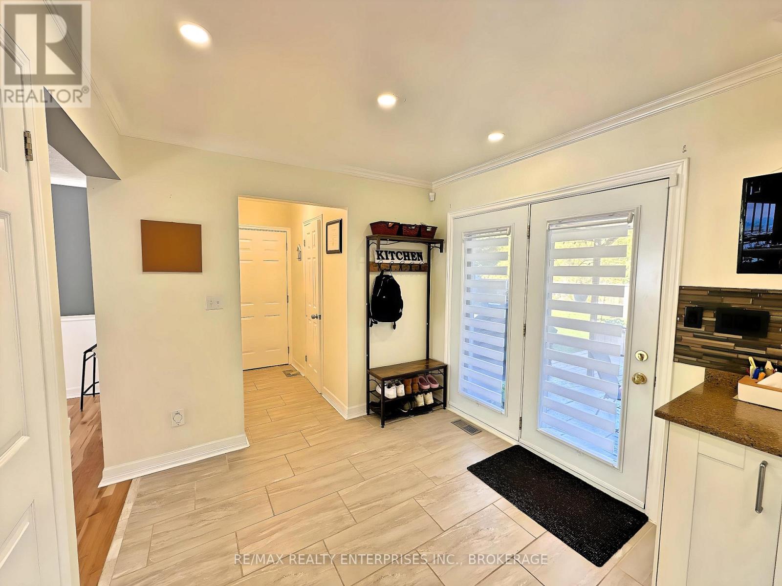 6 Vine Road, Grimsby, Ontario  L3M 5A2 - Photo 12 - X12585362