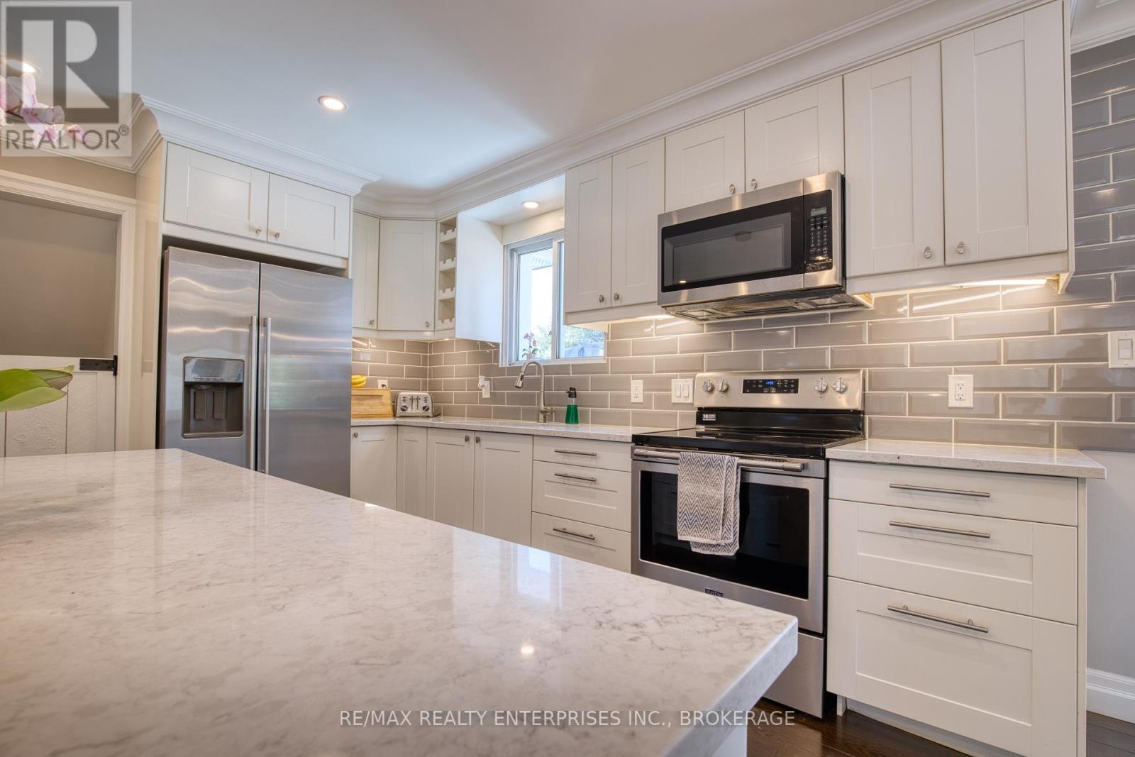 20 Karen Crescent, Grimsby, Ontario  L3M 2E4 - Photo 13 - X12587942