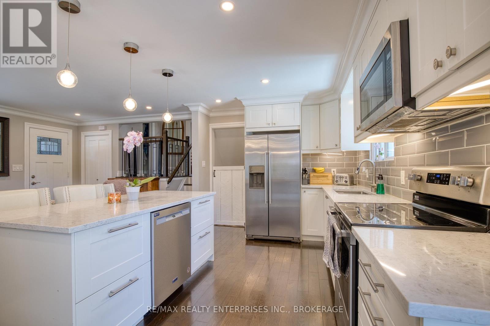 20 Karen Crescent, Grimsby, Ontario  L3M 2E4 - Photo 17 - X12587942