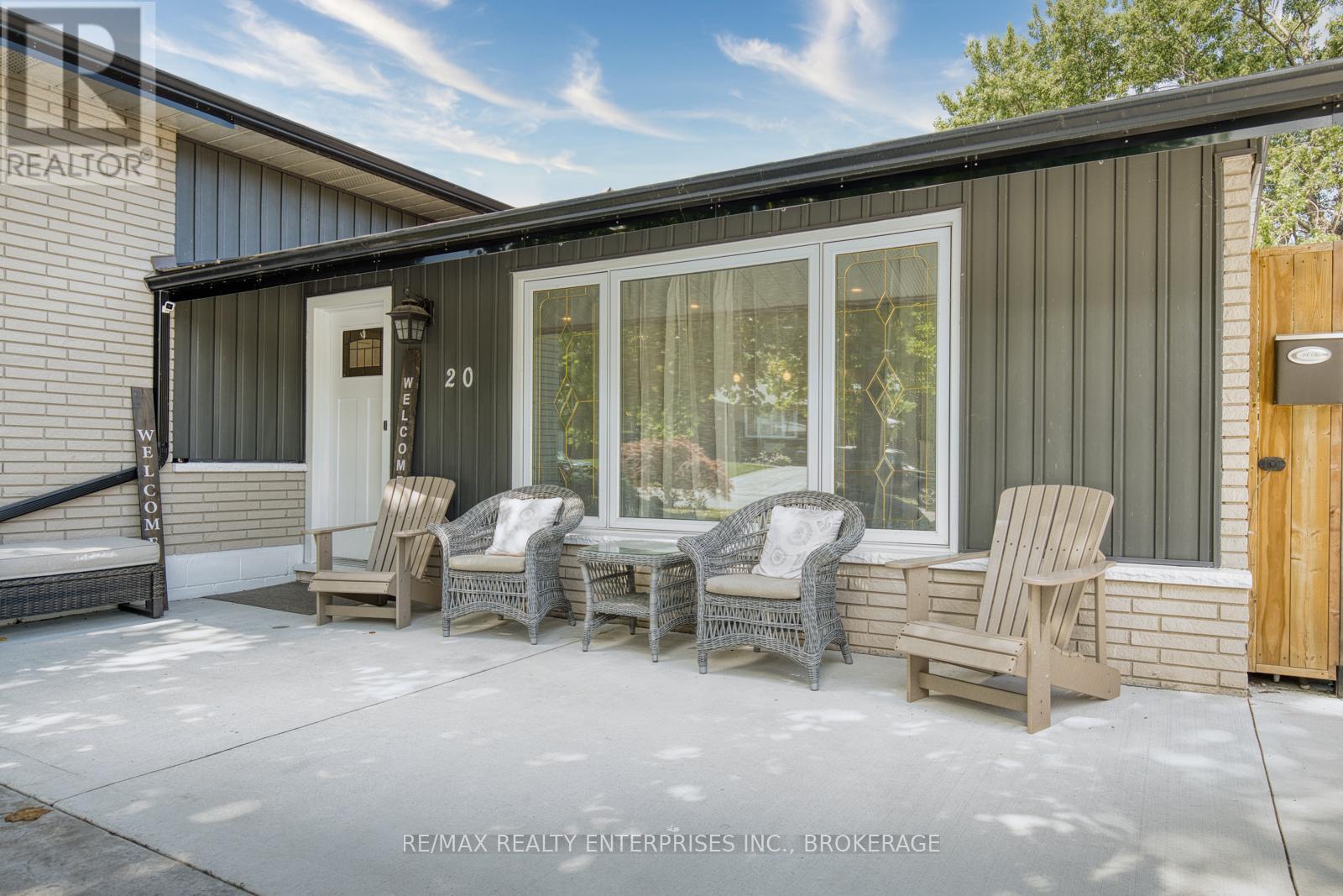 20 Karen Crescent, Grimsby, Ontario  L3M 2E4 - Photo 3 - X12587942