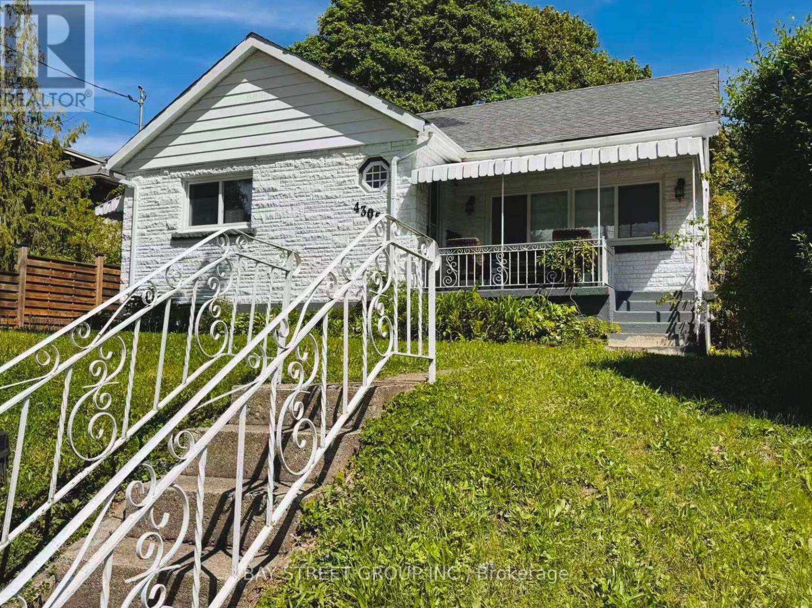 4305 Bampfield Street, Niagara Falls, Ontario  L2E 1G7 - Photo 3 - X12589286