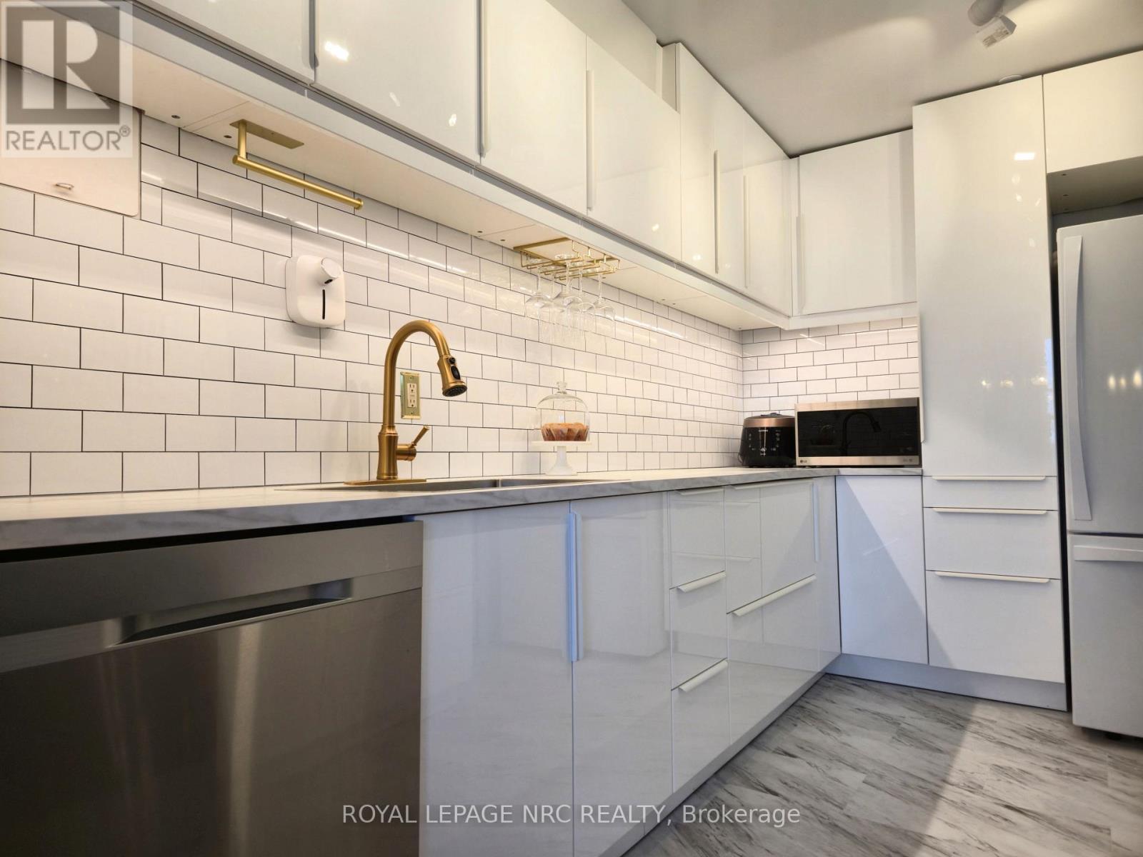 1108 - 35 Towering Heights Boulevard, St. Catharines, Ontario  L2T 3G8 - Photo 12 - X12589476