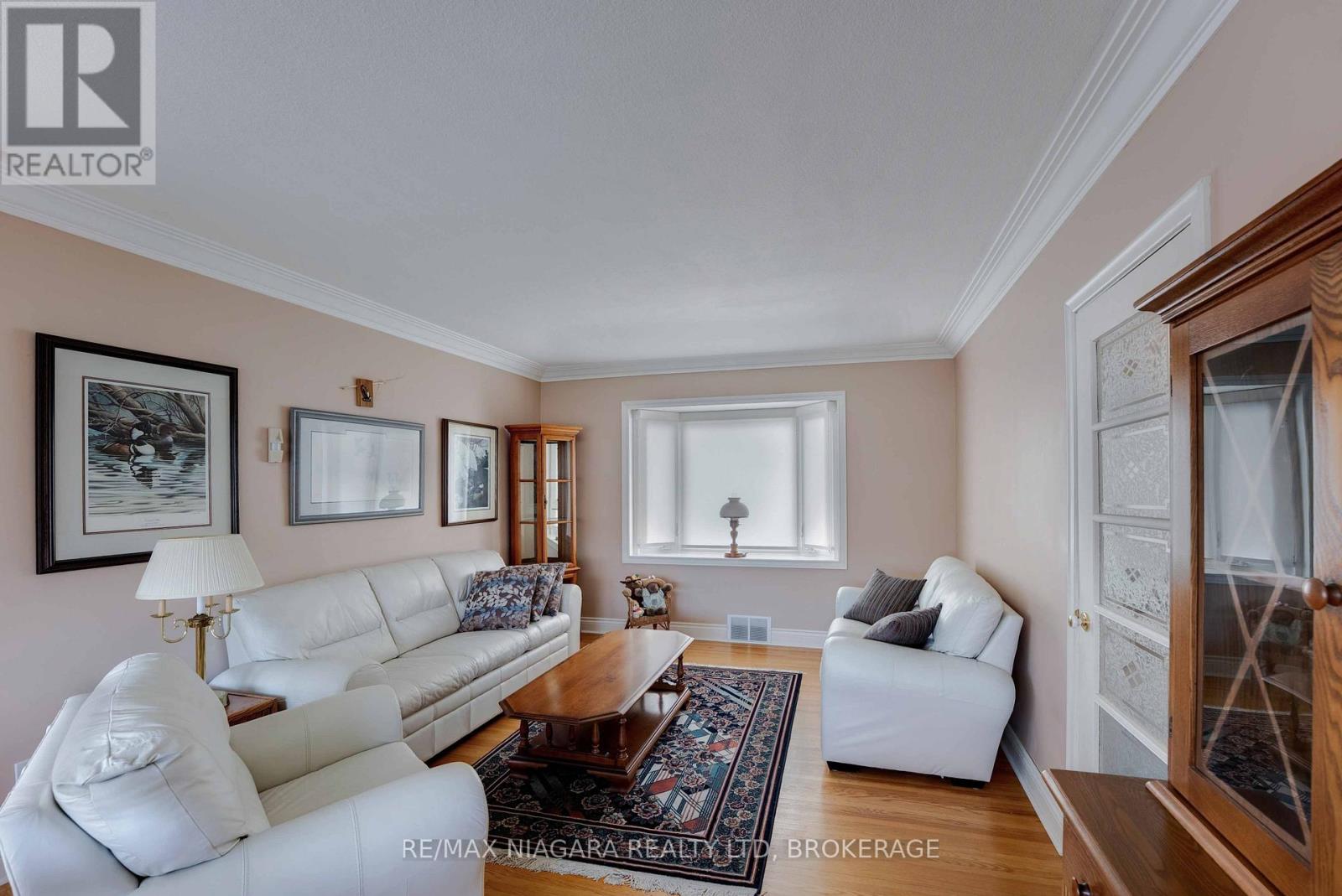 53 Metcalfe Street, Thorold, Ontario  L2V 3A2 - Photo 5 - X12589536