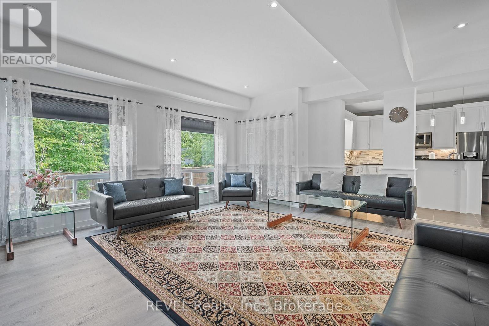 1018 Kerby Street, Fort Erie, Ontario  L2A 0B9 - Photo 5 - X12590934