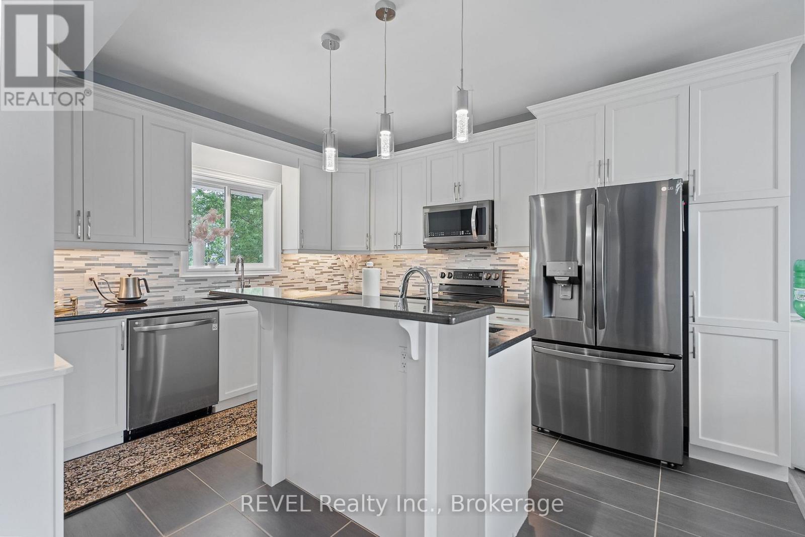 1018 Kerby Street, Fort Erie, Ontario  L2A 0B9 - Photo 7 - X12590934