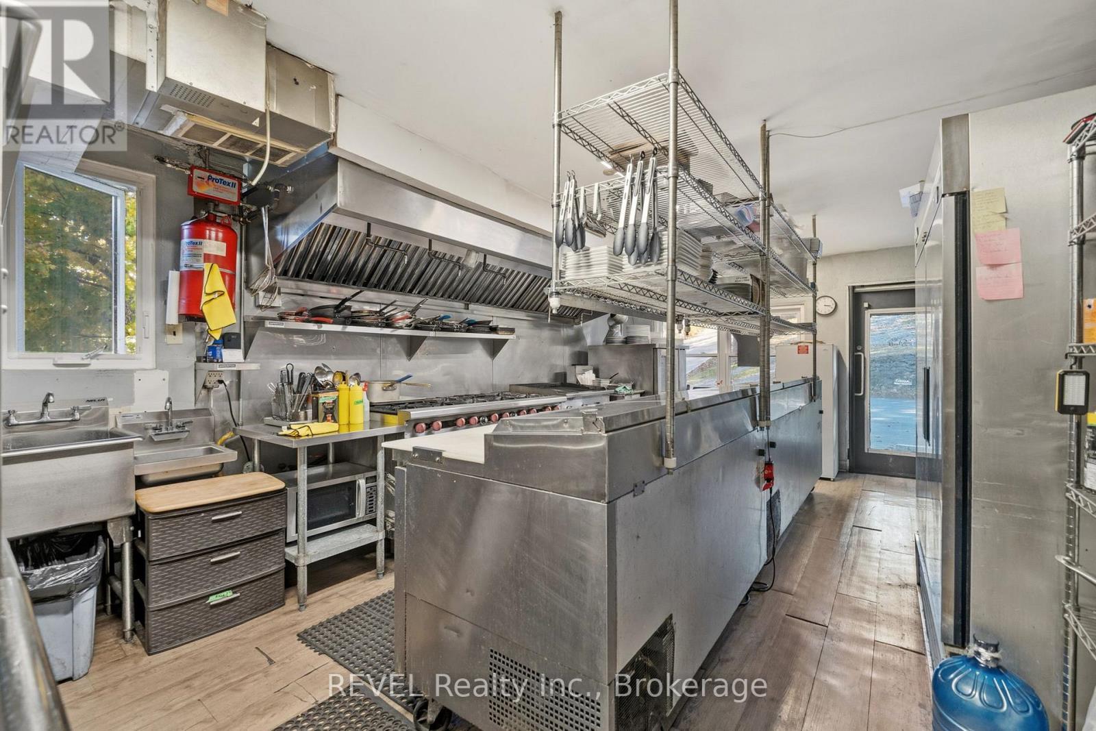 10414 Lakeshore Road, Wainfleet, Ontario  L3K 5V4 - Photo 19 - X12593080