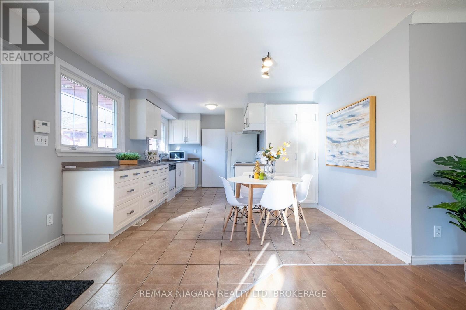 1 East Hampton Road, St. Catharines, Ontario  L2T 3C9 - Photo 11 - X12593550