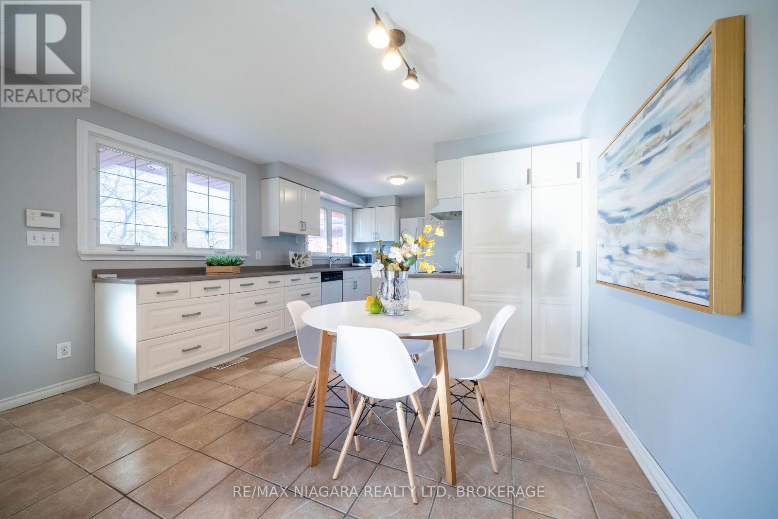 1 East Hampton Road, St. Catharines, Ontario  L2T 3C9 - Photo 12 - X12593550