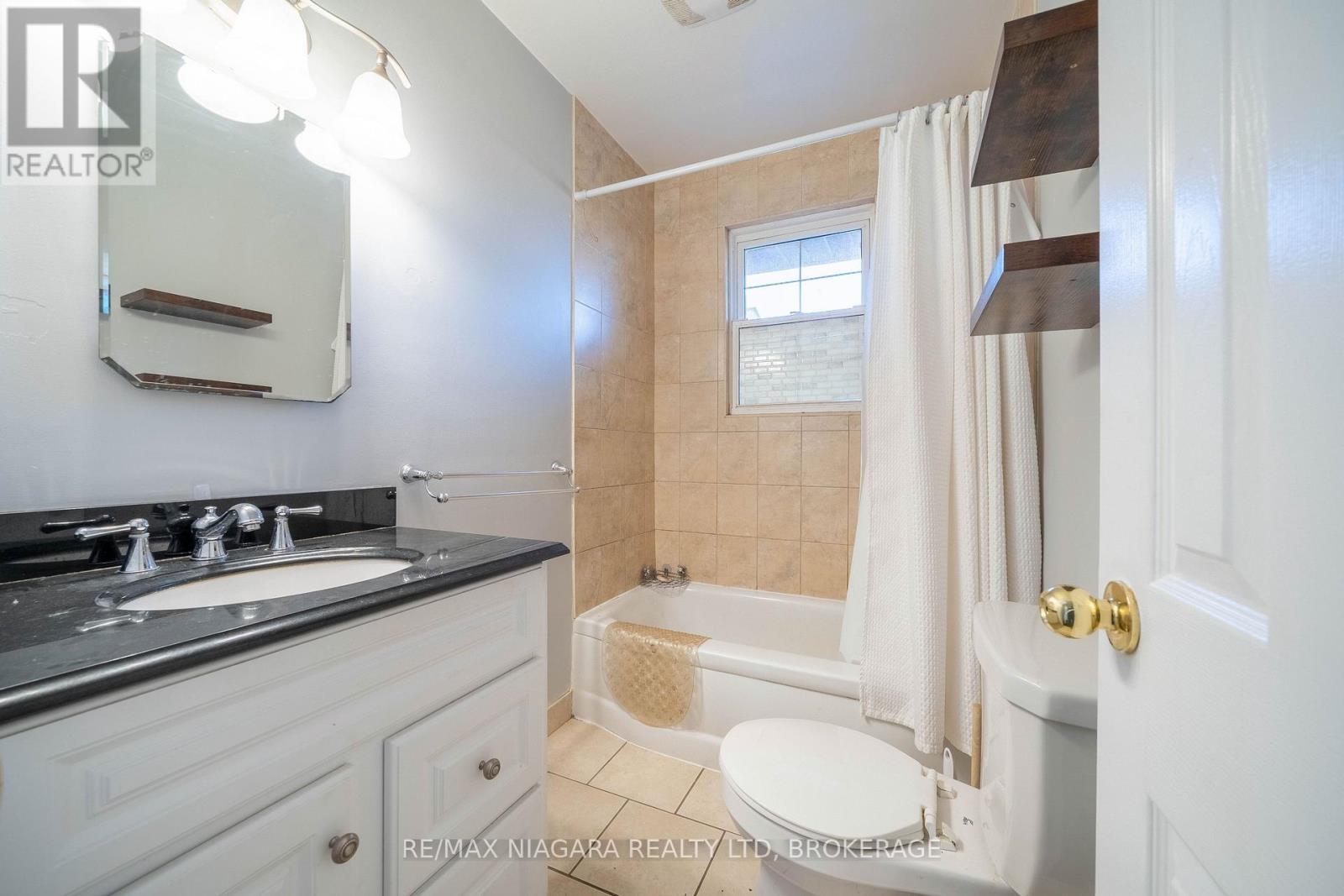 1 East Hampton Road, St. Catharines, Ontario  L2T 3C9 - Photo 22 - X12593550