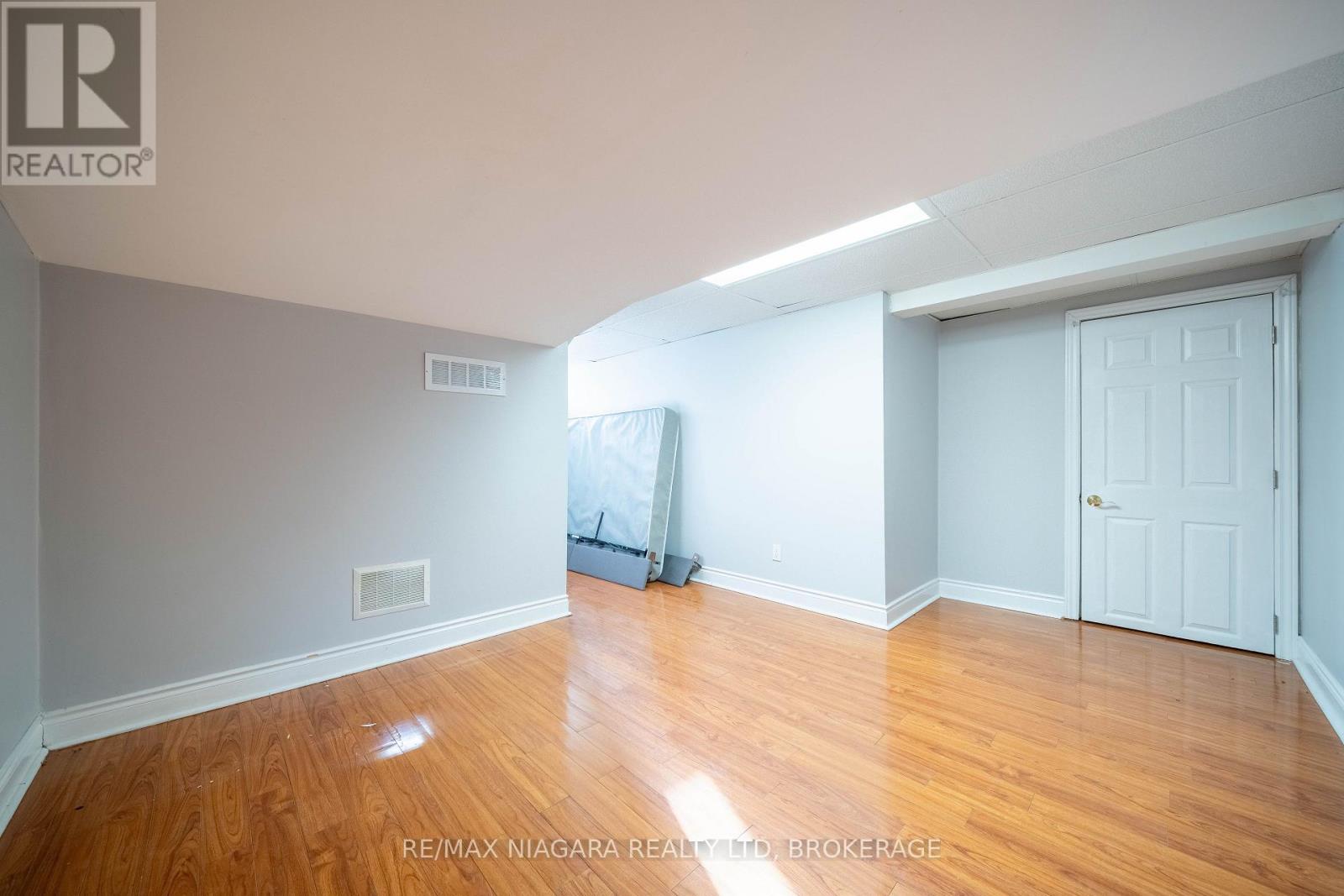 1 East Hampton Road, St. Catharines, Ontario  L2T 3C9 - Photo 26 - X12593550