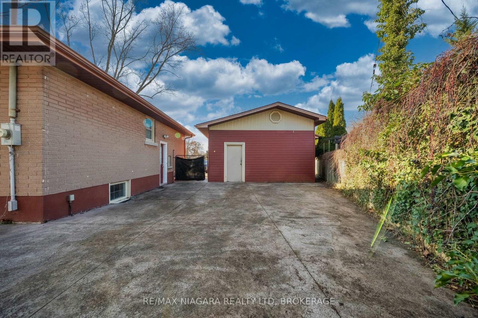 1 East Hampton Road, St. Catharines, Ontario  L2T 3C9 - Photo 33 - X12593550