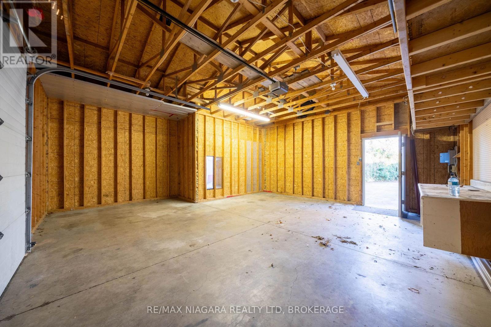 1 East Hampton Road, St. Catharines, Ontario  L2T 3C9 - Photo 36 - X12593550